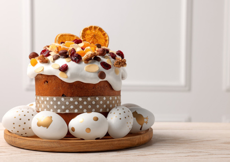 «Глумление над традицией»: депутат о продаже куличей за 100 тыс. рублей