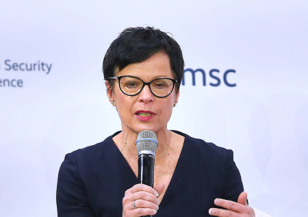 Брюссель пригрозил наказать Сербию за ее особые отношения с Россией