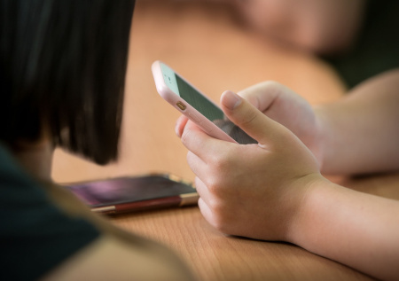 Определенной группе детей в России могут запретить использование телефонов