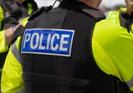 Полиция обвинила 12-летнего мальчика в изнасиловании пенсионерки