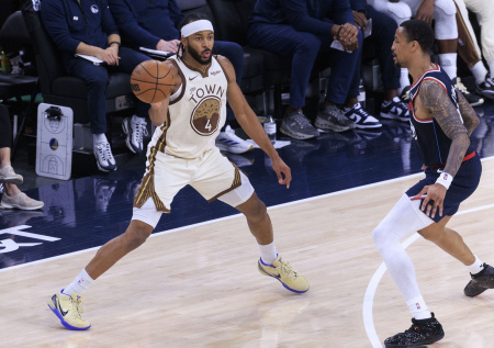 Звезду «Голден Стэйт» вынесли с площадки на носилках из-за серьезной травмы