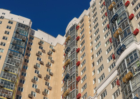 Россиян предупредили о штрафе за хранение мебели на балконе