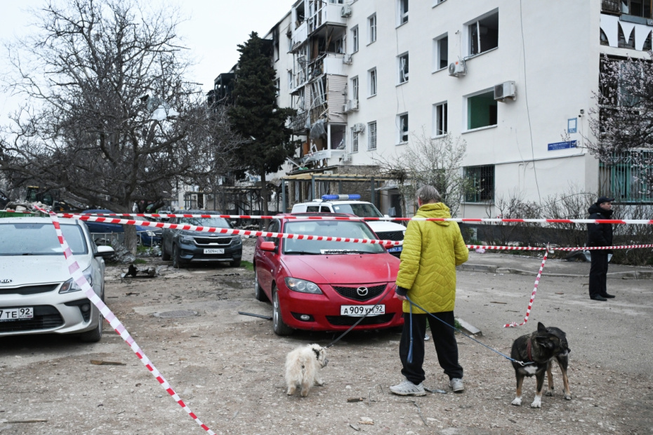 Последствия взрыва в жилом доме в Севастополе. Взрыв произошел в одном из жилых домов Севастополя на улице Павла Корчагина