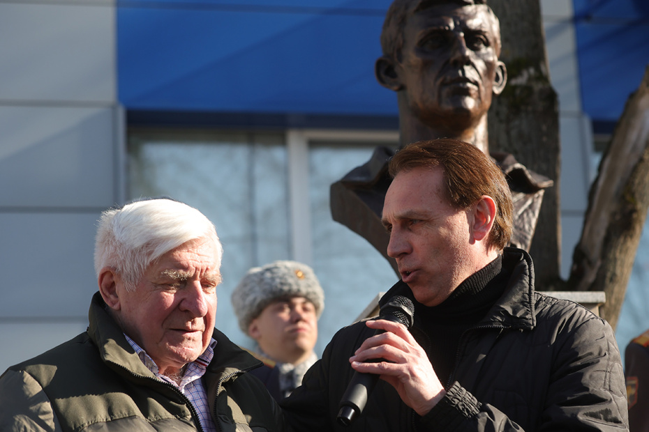 Церемония открытия бюста Владимира Пономарева на Аллее славы ЦСКА