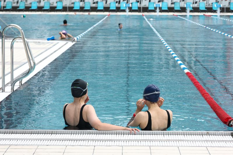 Как научиться плавать во взрослом возрасте: 5 шагов от страха до кроля