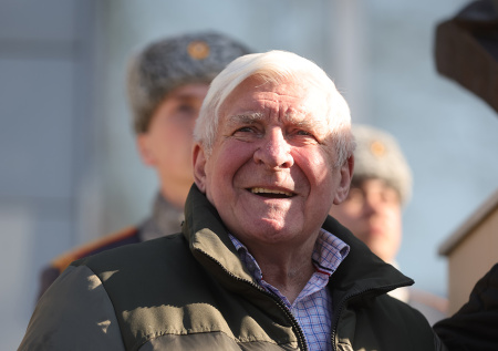 «Решили за меня»: на Аллее славы ЦСКА установили бюст Владимира Пономарева