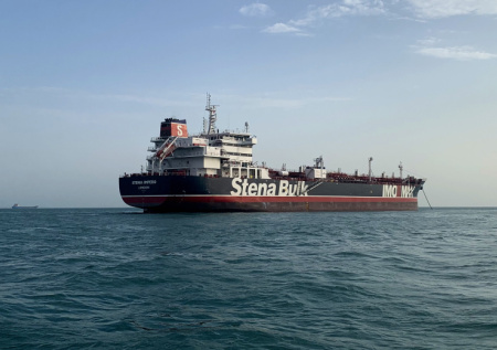 Иран разрешил ряду стран проход через Ормузский пролив