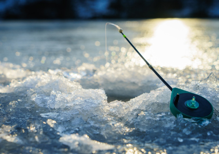 В Кемерове любитель подледной рыбалки напугал очевидцев