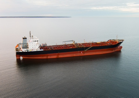 США перехватили перевозивший нефть из Ирана танкер