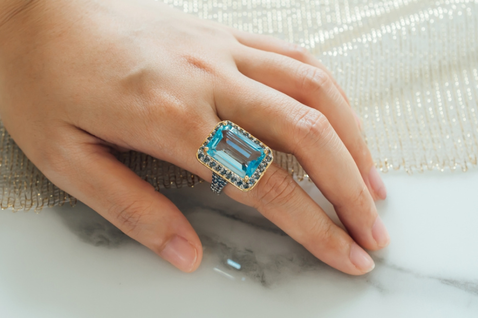 Кому подходит аквамарин по знаку зодиака: польза для каждого знака