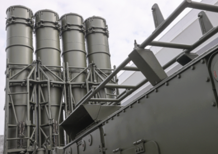 Налет БПЛА на Ленобласть ночью 25 марта: пожар, отмены рейсов, что известно