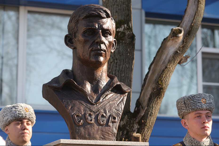 Церемония открытия бюста Владимира Пономарева на Аллее славы ЦСКА