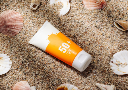 Врач объяснила, как правильно выбрать солнцезащитный крем