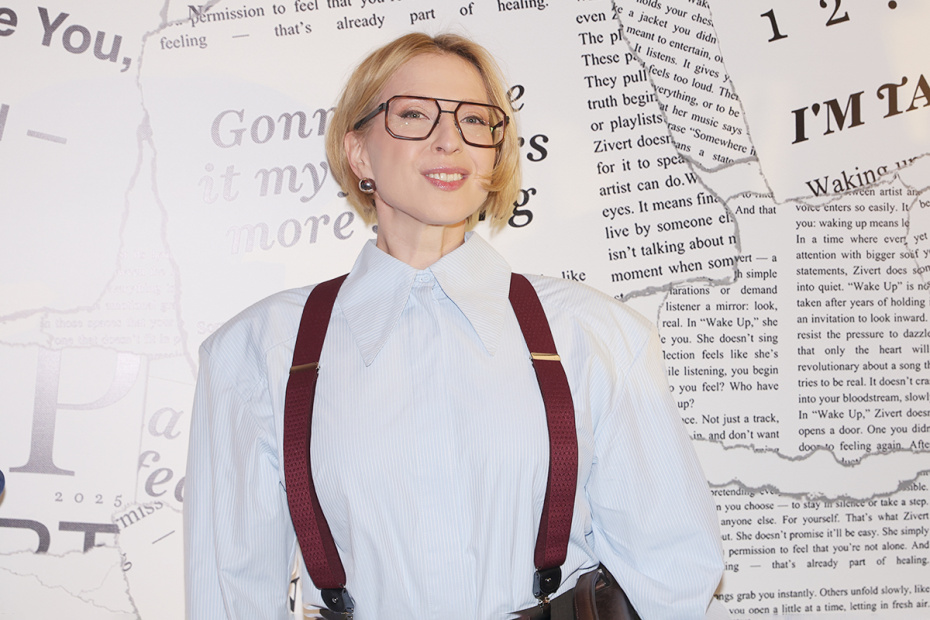 Яна Чурикова на шоу «Где-то в Ретро»