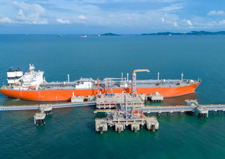 Российская делегация прибыла в азиатскую страну ради «нефтяного» спасения