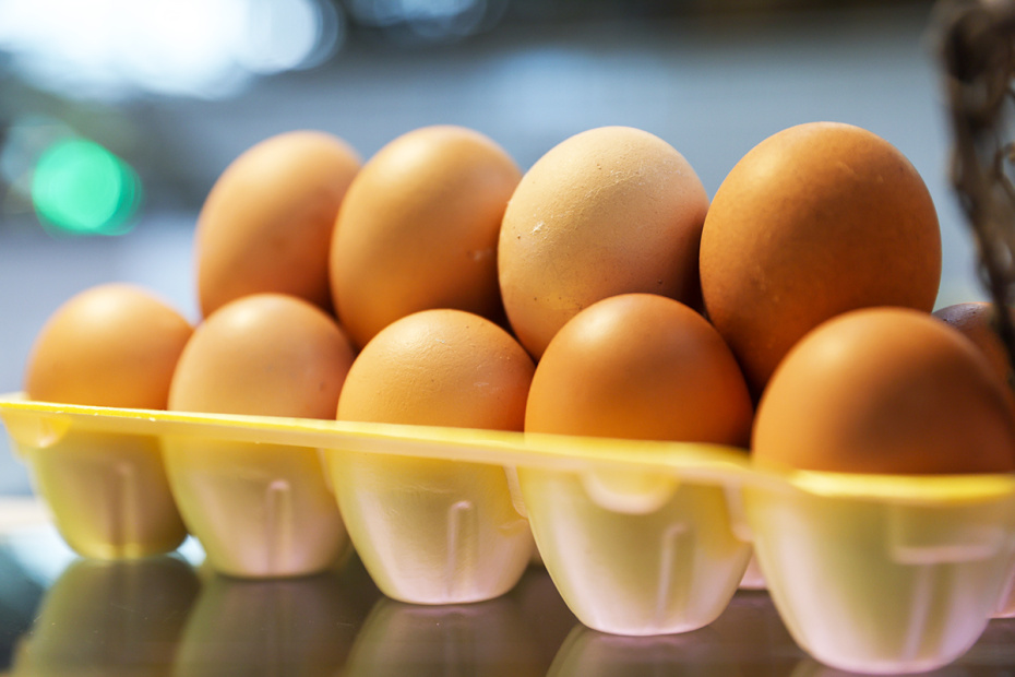 Почему яйца нельзя готовить в микроволновке?