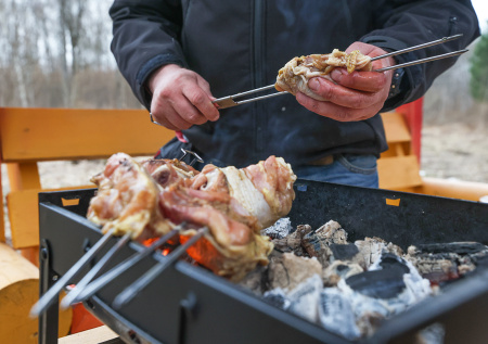 Россиян предупредили об опасностях раннего открытия шашлычного сезона