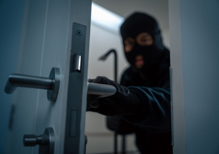 Приснилось воровство? Это знак успеха, а не потери! Узнайте почему