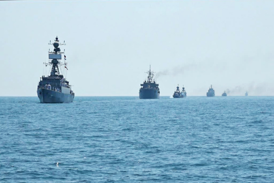 Иранские военные корабли в Ормузском проливе