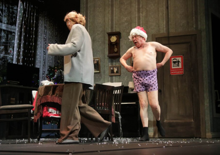 «Раздеться в 60 — смело!» Как Ефремов вышел на сцену впервые за шесть лет