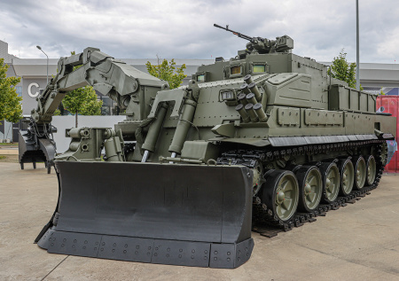 ВС России получили уникальную машину, заменяющую сразу три вида техники