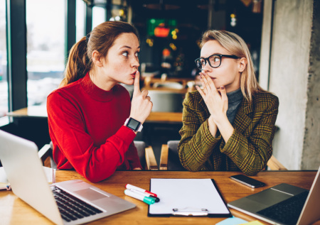 HR-эксперт ответила, могут ли уволить за дружбу с коллегами