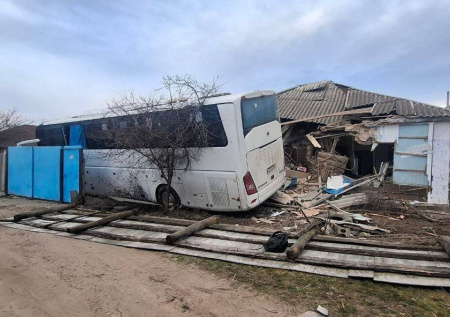 В ЛНР возбудили уголовное дело после ДТП с въехавшим в дом автобусом