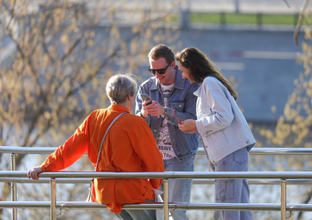 Жаркое солнце и тепло до +18? Погода в Москве в выходные: чего ждать