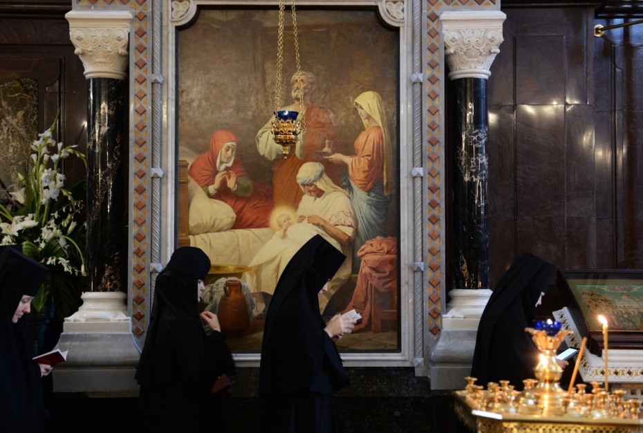 Божественная литургия в Великий четверг в храме Христа Спасителя в Москве