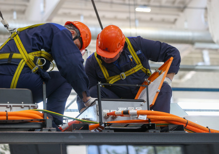 Известный российский автоконцерн готовится сократить работу из-за кризиса