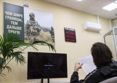 Медведев подсчитал, сколько россиян заключили военный контракт в 2026 году