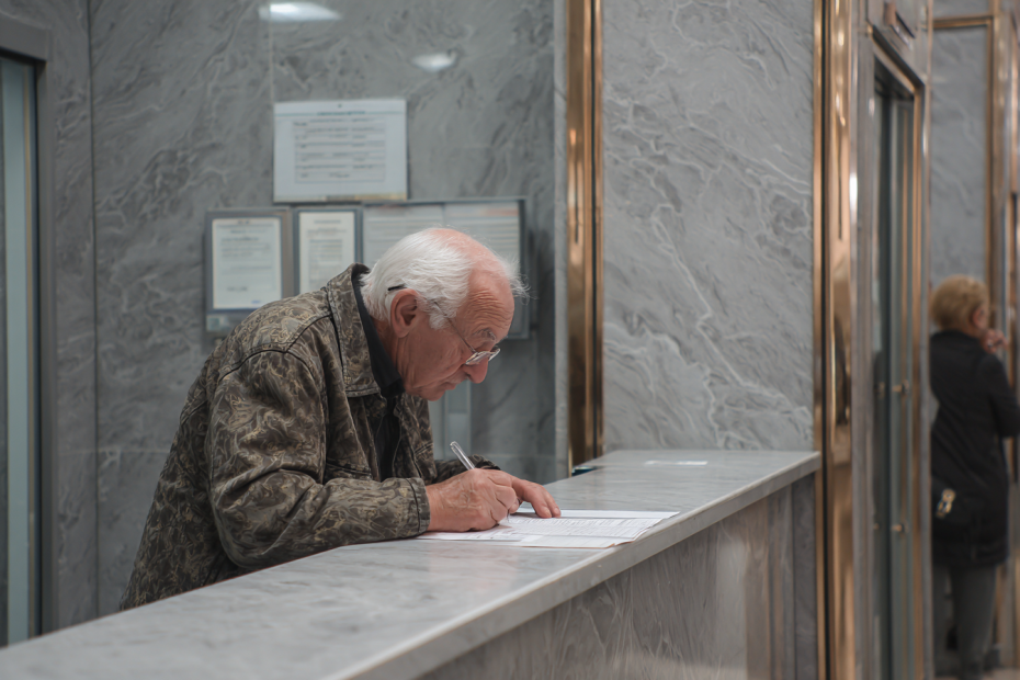 Банкротство для пенсионеров в 2026 году: кому нужно и сколько стоит