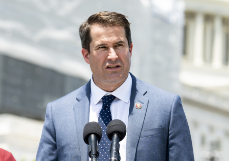 «Мы проигрываем»: американский сенатор описал положение США в Иране