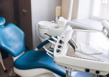 Блогер лишилась зубов в погоне за красивой улыбкой в Иркутске