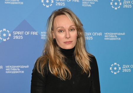 Родственники на Украине, трое детей, театр: как живет Ольга Ломоносова