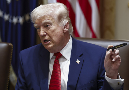 «Исторические достижения»: подпись Трампа впервые появится на долларах