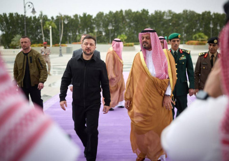 «Украина отброшена в сторону»: в Китае объяснили визит Зеленского в Эр-Рияд