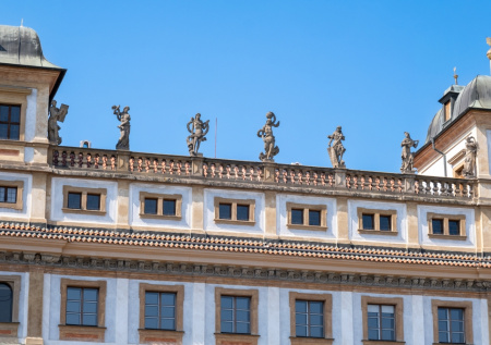 Посольство РФ потребовало усилить охрану объектов после поджога в Праге