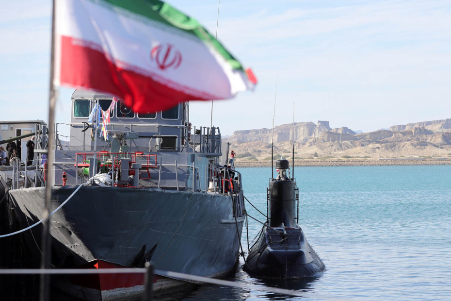 Корабль ВМС Ирана в порту Джаск