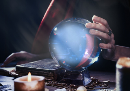 «Становятся добычей»: в РПЦ обеспокоились верой людей в сверхъестественное