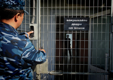 Адвокат объяснил, почему люди становятся рецидивистами