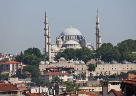 Раскрыты востребованные направления отдыха за рубежом на майские праздники