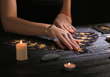 Стало известно о падении спроса на гадалок в России из-за ChatGPT