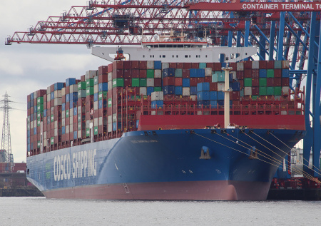 Иран пропустил «избранные» контейнеровозы через Ормузский пролив