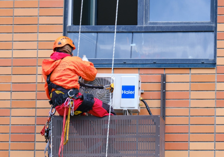 Россиянам напомнили о штрафах за установку кондиционера в многоэтажках