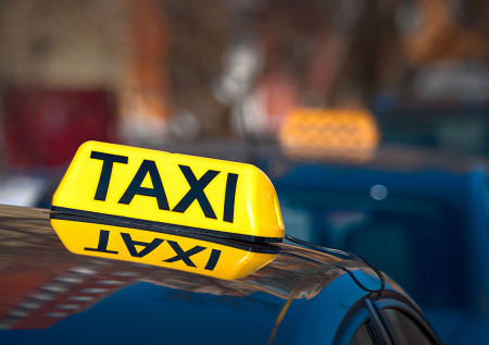 Таксист насиловал пассажирку с инвалидностью и снимал это на видео