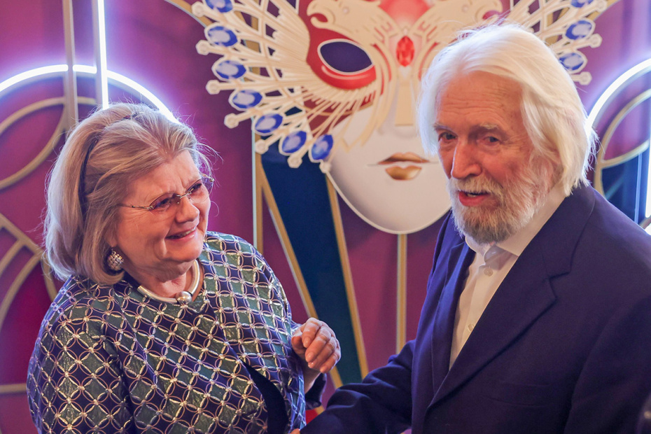 Актриса Ирина Муравьева и актер Станислав Любшин перед началом церемонии вручения специальных премий «Золотая маска»