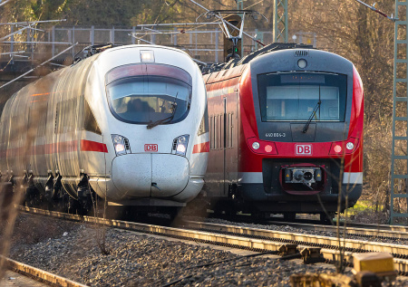 Власти ФРГ назвали проблемы с железными дорогами угрозой демократии