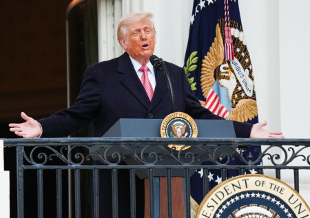 «Будет целовать мне задницу»: Трамп публично унизил саудовского принца