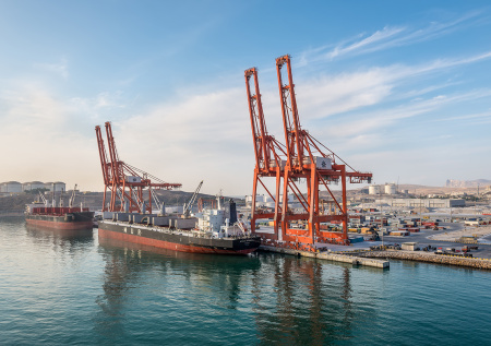 Крупнейший порт Омана «взял паузу» в работе по веской причине